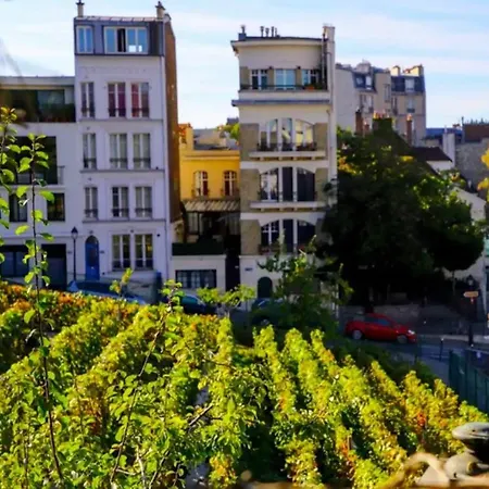 Vue Magnifique Sur Le Sacre Coeur. Apartment *